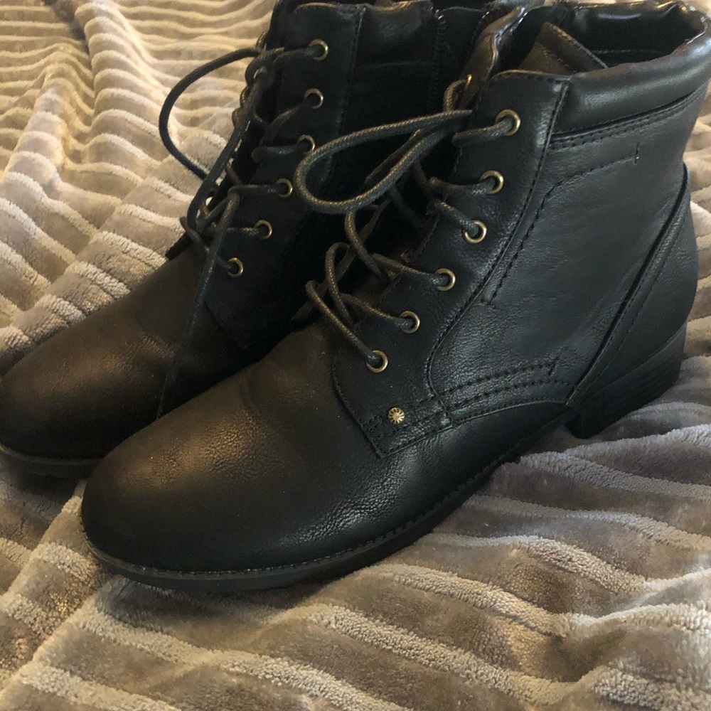Bass boots like new !